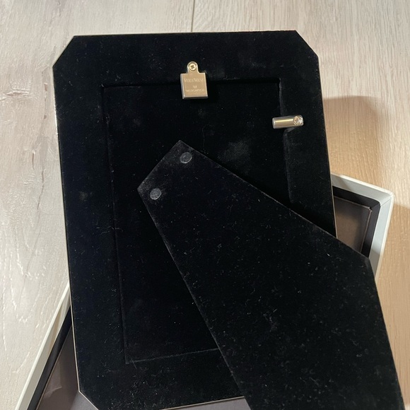 Vera Wang Wedgwood picture frame
$80 - Picture 2 of 5